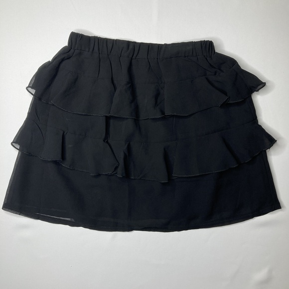 PrettyLittleThing Black Textured Woven Tiered Mini Skirt Size 4 - Picture 1 of 7